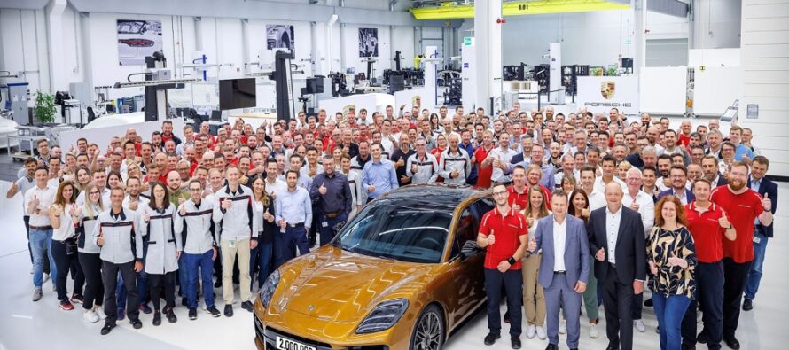 Δυο εκατομμύρια Porsche έχουν κατασκευαστεί σε αυτό το εργοστάσιο – Μια Panamera έφερε το νέο ρεκόρ (φωτογραφίες)