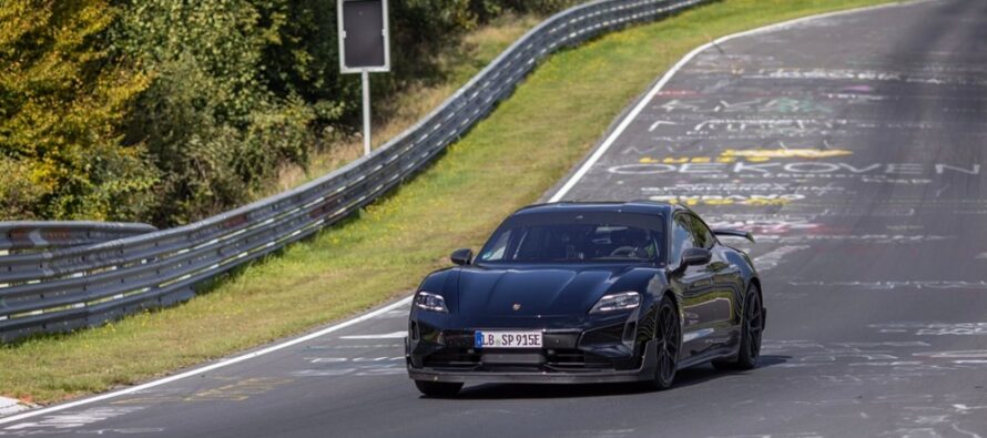 Κατατροπώθηκε το Tesla Model S Plaid  από την Porsche Taycan Turbo GT μέσα στην πίστα του Νιρμπουργκρίνγκ (φωτογραφίες)