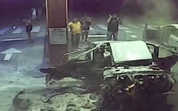 Έκρηξη σε αυτοκίνητο αποκάλυψε 20 κιλά κρυμμένης κοκαΐνης – Οδηγός ήταν μια γυναίκα αστυνομικός (βίντεο)