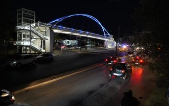 Εγκαινιάστηκε η νέα πεζογέφυρα στο Παλατάκι Χαϊδαρίου – Ελπίδα για λιγότερα τροχαία με πεζούς στη Λεωφόρο Αθηνών