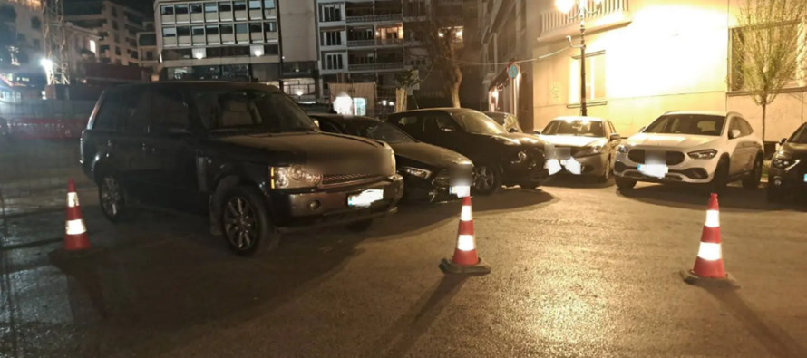 Κολωνάκι: Είχαν μετατρέψει σε πάρκινγκ νυχτερινών μαγαζιών δημόσιους χώρους – Τέσσερις συλλήψεις (φωτογραφίες)