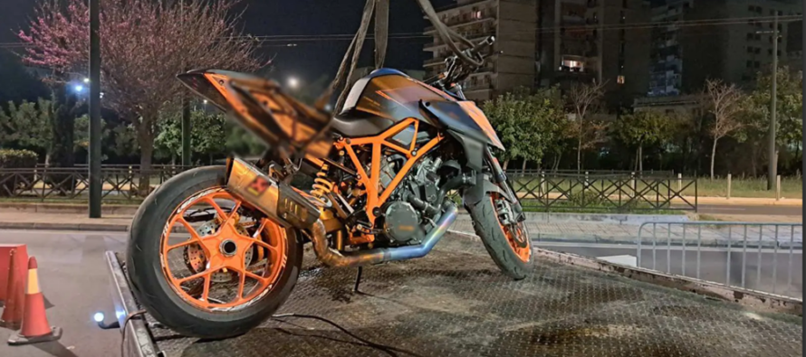 Σούζες σε Κηφισό και Λ. Αθηνών οδήγησαν στη σύλληψη 21χρονου – Καταχέσθηκε η μοτοσικλέτα