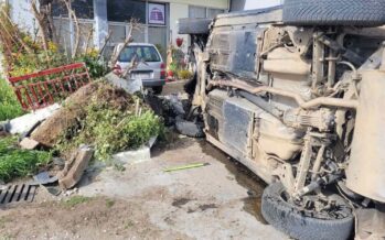 Ανείπωτη τραγωδία στη Βέροια: Αυτοκίνητο έπεσε σε στάση λεωφορείου και σκότωσε δυο γυναίκες 20 και 68 ετών
