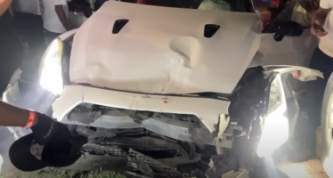 H στιγμή που ένα Nissan GT-R Nismo πέφτει πάνω σε σταθμευμένα αυτοκίνητα (βίντεο)