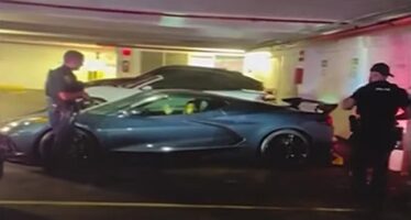 Παγιδεύτηκε μέσα στο αυτοκίνητο που πήγε να κλέψει – Έπειτα παρακαλούσε τον ιδιοκτήτη να τον απεγκλωβίσει (βίντεο)