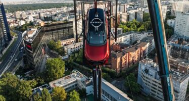Πήδηξε από ύψος 65 μέτρων με ένα Nissan Qashqai και έκανε Ρεκόρ Guinness (φωτογραφίες & βίντεο)