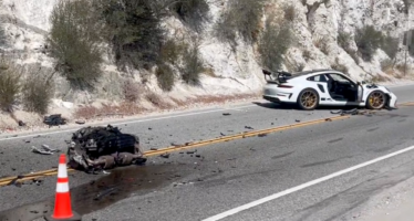 Αλληλοσκοτώθηκαν δυο Porsche 911 σε τρακάρισμα – Εκσφενδονίστηκε ένας κινητήρας! (βίντεο)