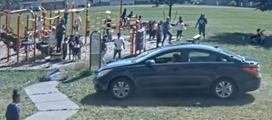 Σεσημασμένος 10χρονος εισέβαλε σε παιδική χαρά με κλεμμένο αυτοκίνητο (βίντεο)