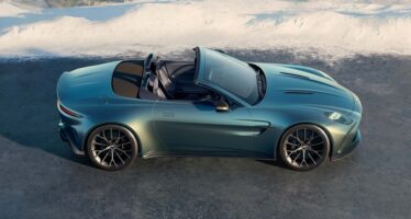Σε μόλις 6,8 δευτ. ανοίγει η οροφή της νέας Aston Martin Vantage Roadster (φωτογραφίες & βίντεο)