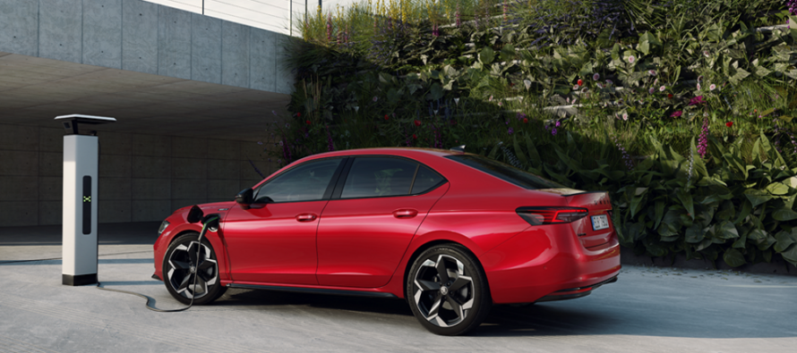 Skoda: Η νέα plug-in υβριδική hatchback Superb iV – Με 204 ίππους και 120 χλμ. ηλεκτρική αυτονομία (φωτογραφίες)