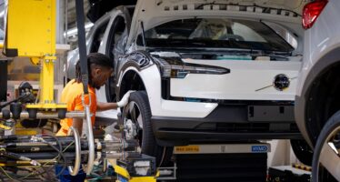 Volvo: Σε ποια χώρα της Ευρώπης κατασκευάζεται πλέον το ηλεκτρικό EX30 (φωτογραφίες & βίντεο)