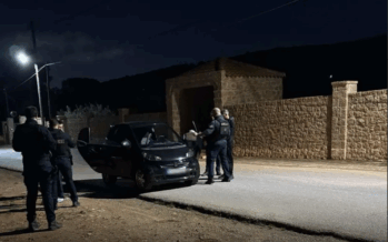 Μπλόκα της Τροχαίας σε Μάνδρα και Αγία Βαρβάρα – Πάνω από 50 παραβάσεις του Κ.Ο.Κ σε ένα βράδυ