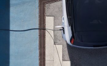 Δωρεάν οικιακή φόρτιση προσφέρει η Volvo σε όσους αγοράσουν ηλεκτρικό της αυτοκίνητο