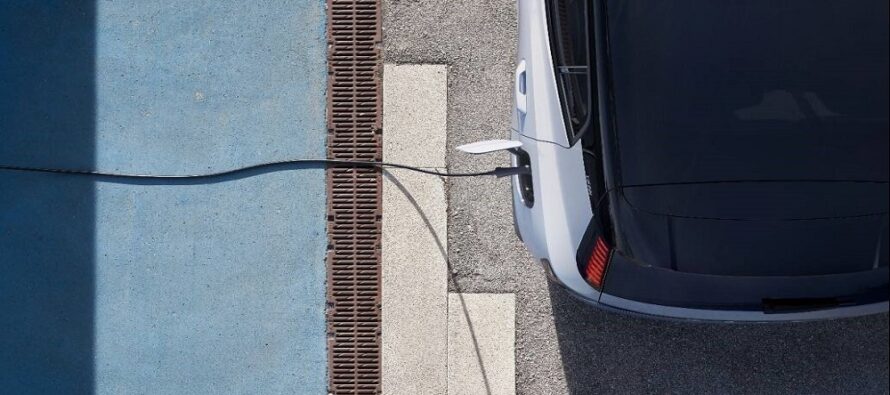 Δωρεάν οικιακή φόρτιση προσφέρει η Volvo σε όσους αγοράσουν ηλεκτρικό της αυτοκίνητο