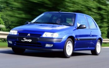 Citroen Saxo VTS: 30 χρόνια μετά – Tο μικρό «θηρίο» που μεγάλωσε γενιές οδηγών