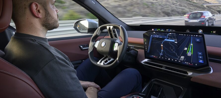 BMW: Πάνω από 200 εκατ. χλμ. χωρίς χέρια στο τιμόνι – Πώς λειτουργεί το Highway Assistant